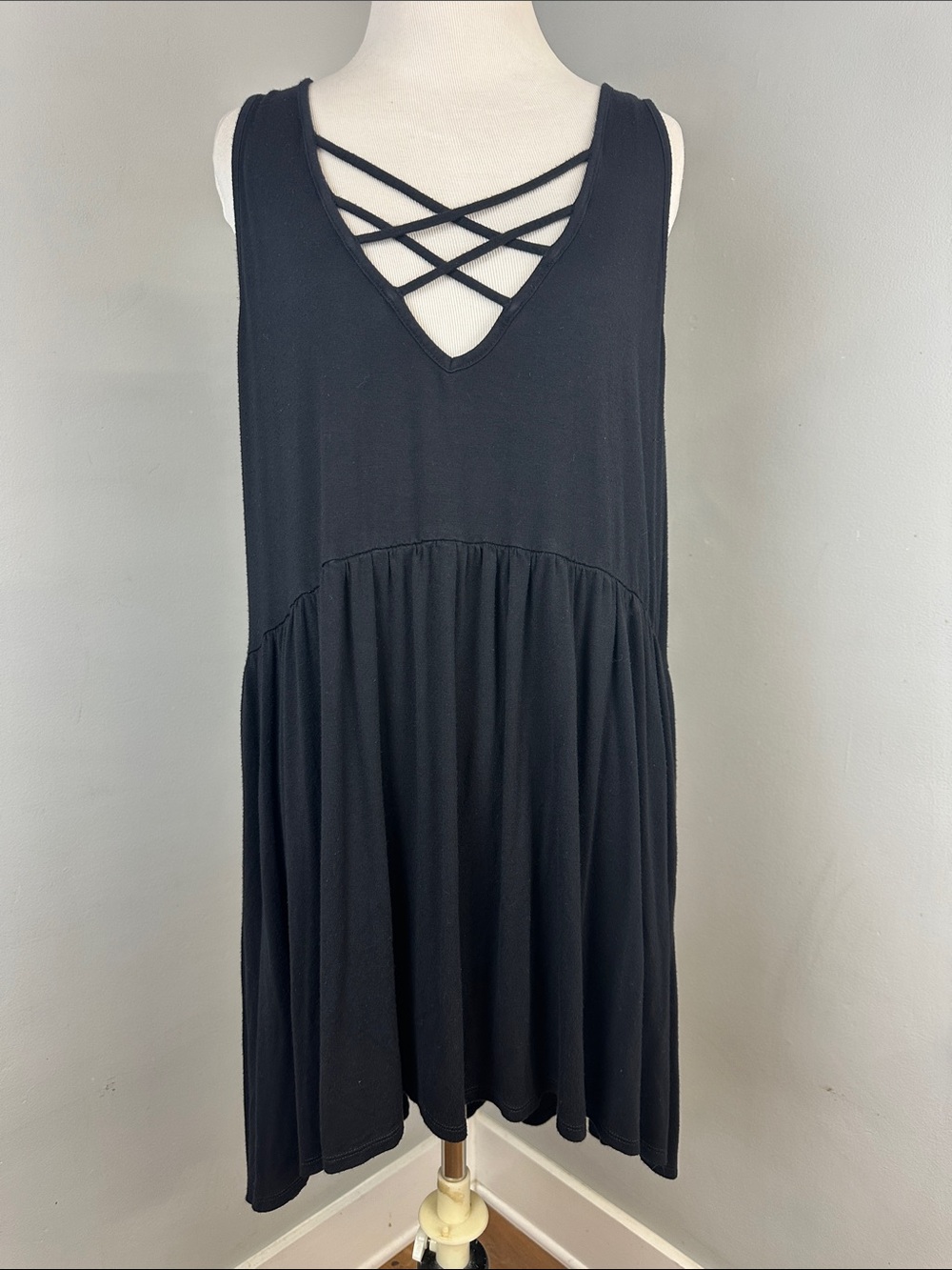 Torrid Babydoll Tank V-neck Criss Cross Sz 2X
Black - Picture 4 of 9